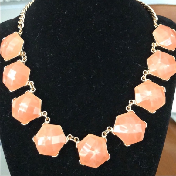 Jewelry - CORAL CHUNKY FASHION JEWELRY NECKLACE